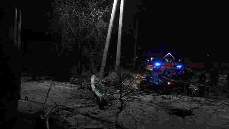 У Борисполі п'яна жінка за кермом знесла стовп і дерево, тікаючи від поліції