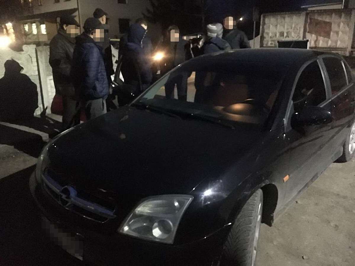 На хабарі $300 затримали жовківського поліцейського