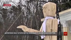 Зроблена добровольцями чотириметрова маріонетка «Дерев'янко» пройде вулицями Львова