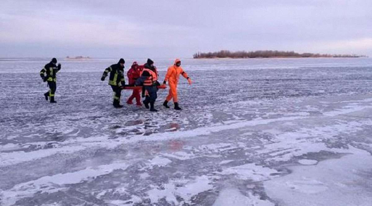 У Черкасах загинув підліток, який провалився під лід на Дніпрі