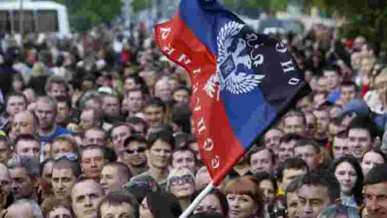 Ватажки «ДНР» заборонили бюджетникам виїжджати з окупованого Донбасу