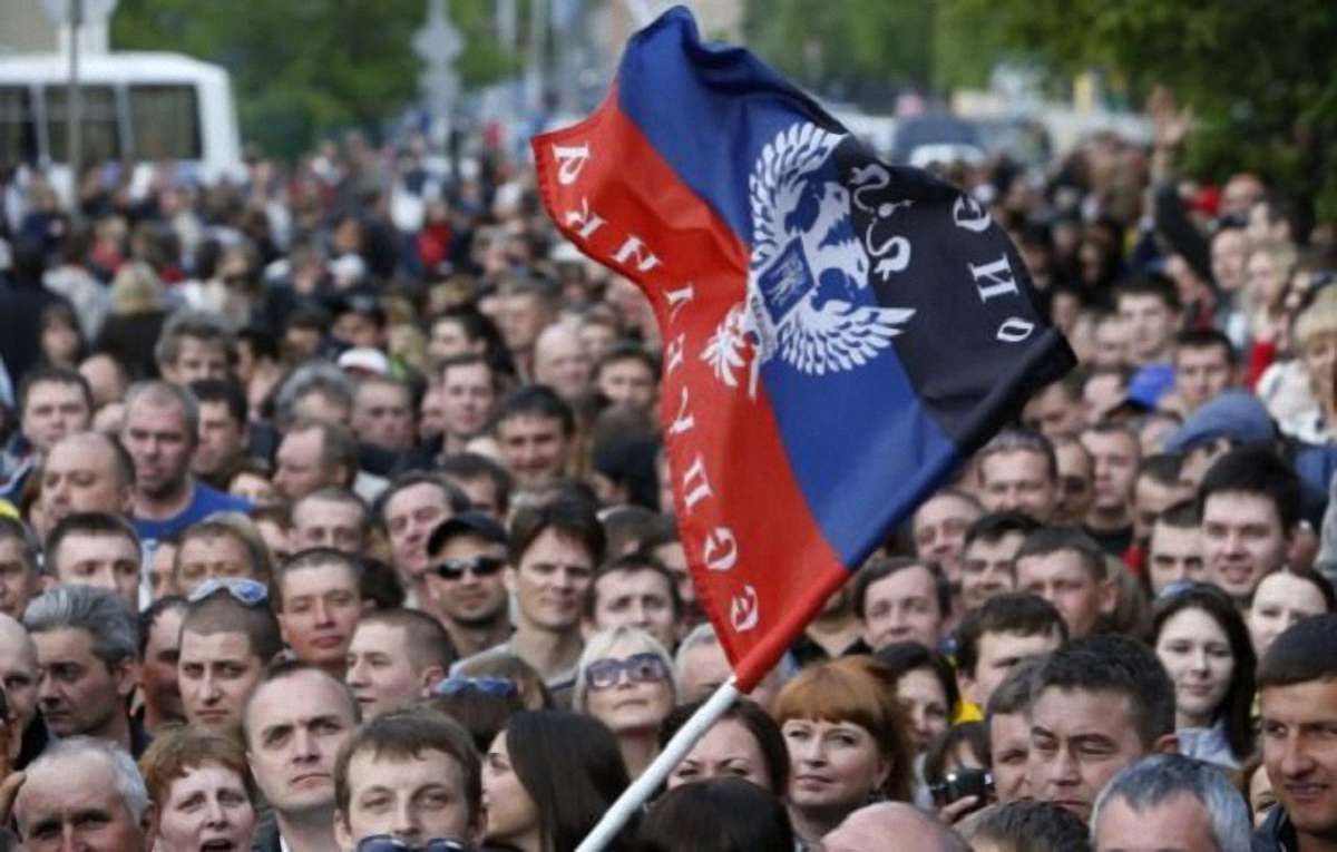 Ватажки «ДНР» заборонили бюджетникам виїжджати з окупованого Донбасу