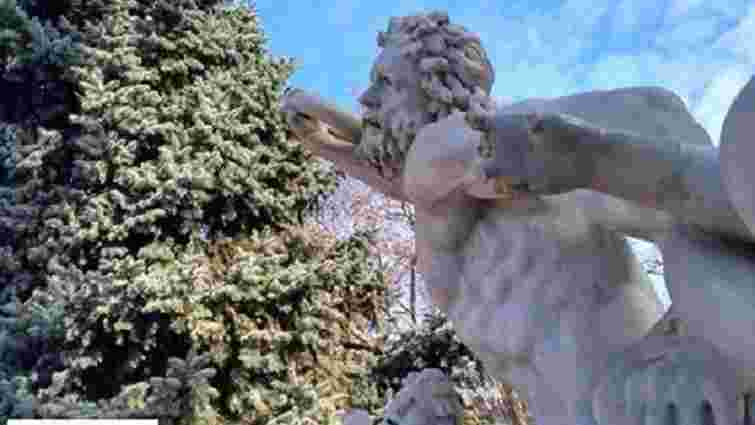 В центрі Одеси вандали пошкодили скульптуру античного героя
