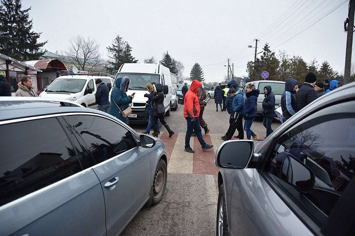 Правоохоронці розслідують факт перекриття траси Львів-Краковець