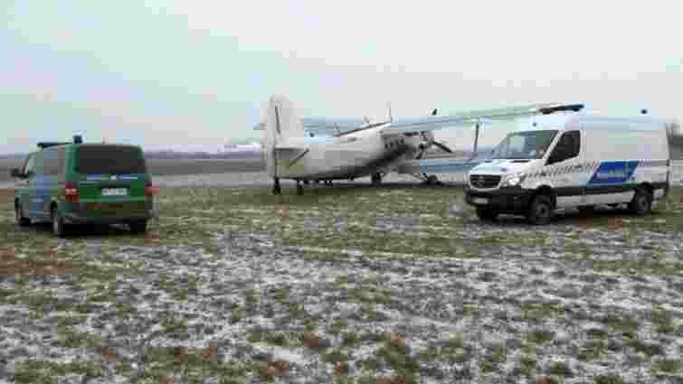 В Угорщині затримали український літак із нелегалами