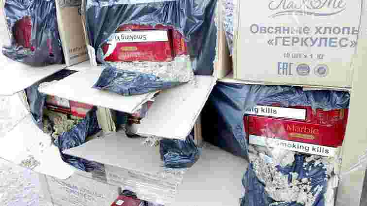 Закарпатські митники пропустили 450 ящиків сигарет замаскованих під пачки вівсяних пластівців