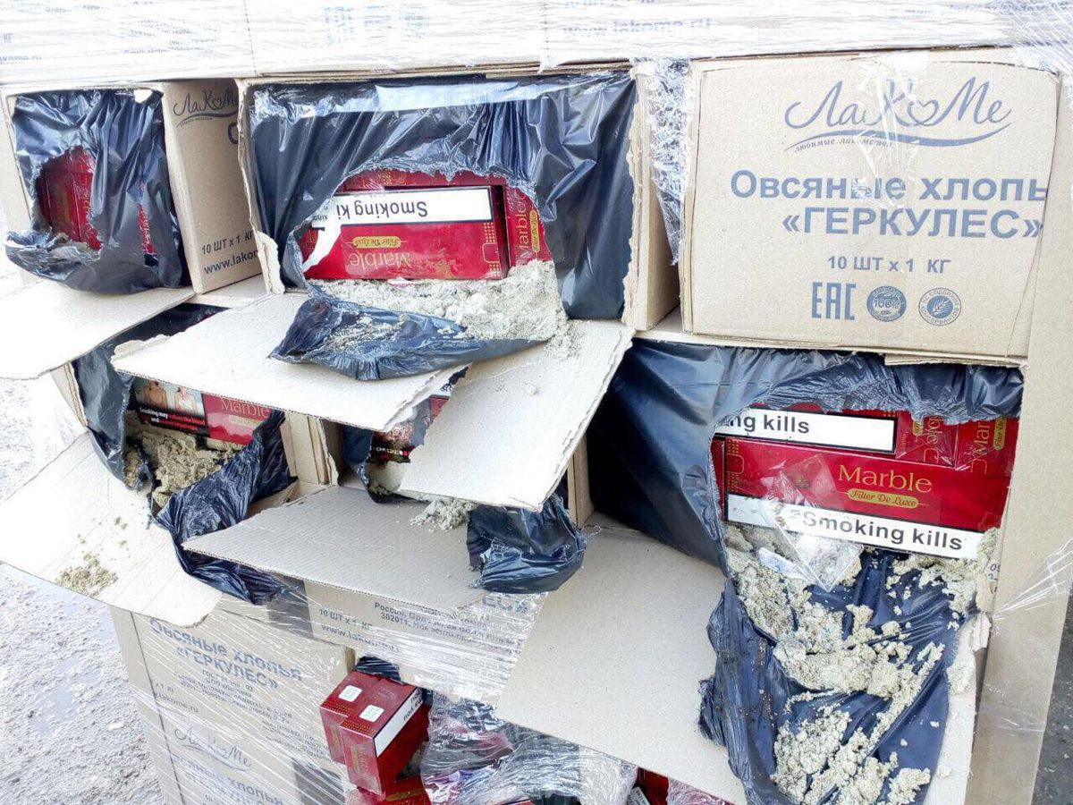 Закарпатські митники пропустили 450 ящиків сигарет замаскованих під пачки вівсяних пластівців