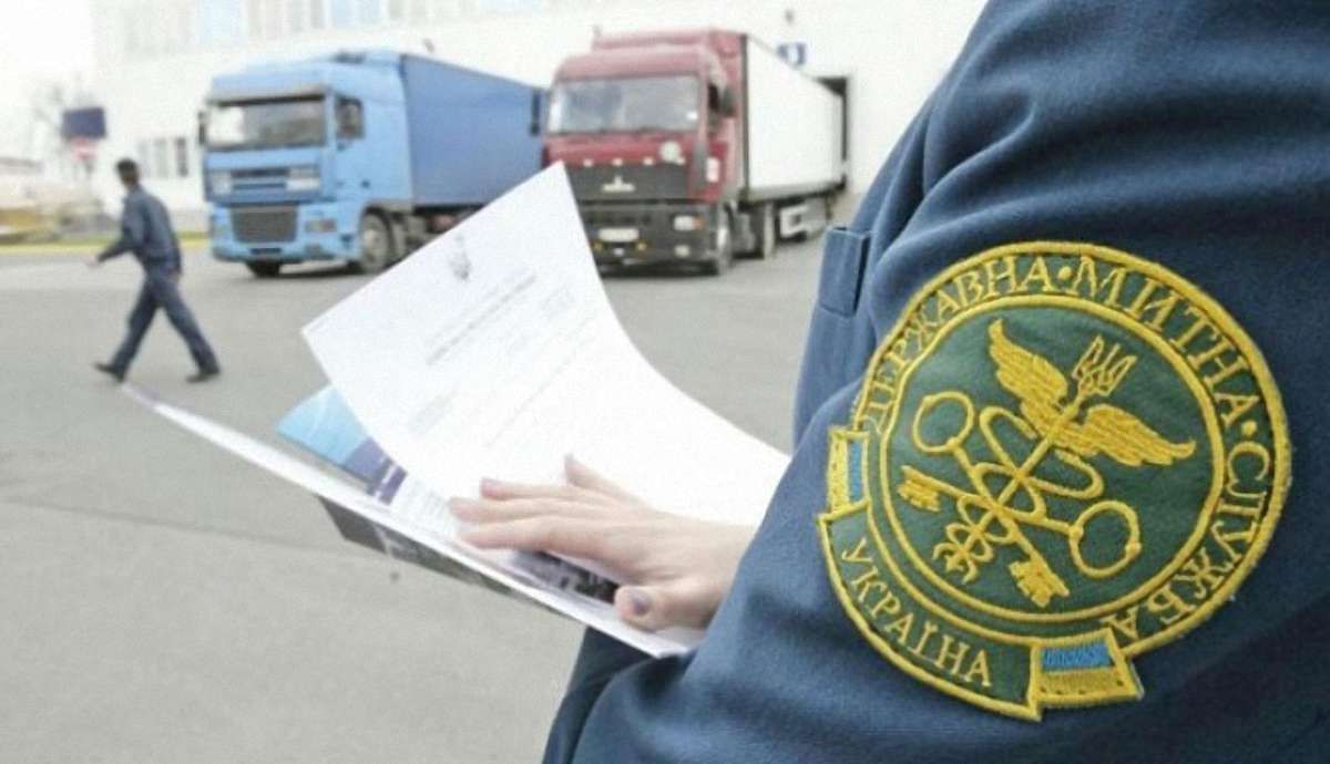 Митнику, який незаконно пропустив до Угорщини рекордну партію бурштину, оголосили підозру