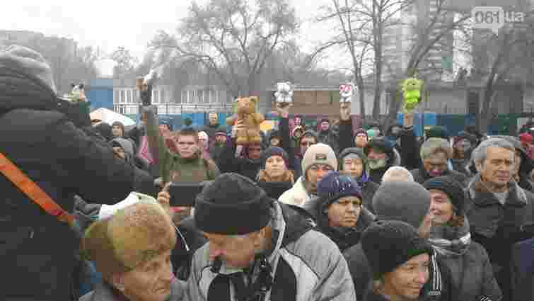 У Запоріжжі мешканці принесли дитячі іграшки на проведення УПЦ МП обряду Хрещення