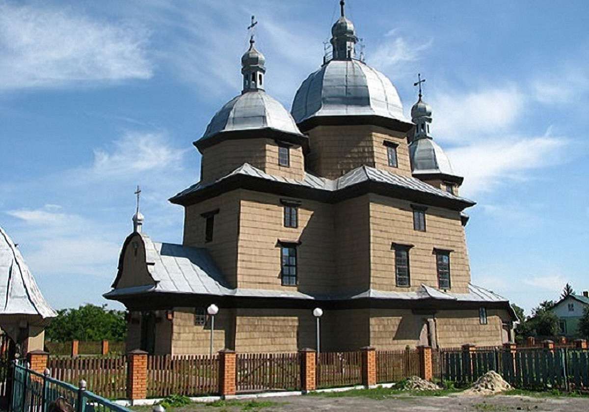Реконструкцію дерев'яної церкви на Львівщині за ₴2,8 млн замовили у сумнівного підрядника