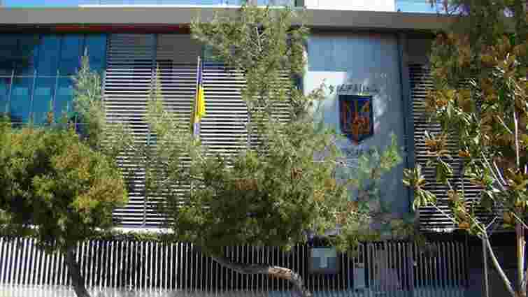 Посольство України в Афінах намагалися закидати «коктейлями Молотова»