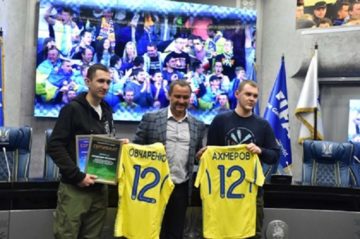 Президент ФФУ запропонував роботу звільненим з полону ультрас