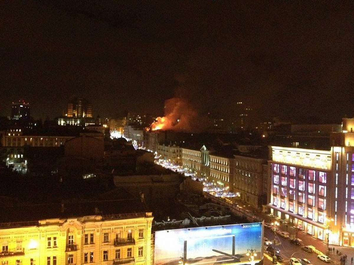 У центрі Києва сталася масштабна пожежа