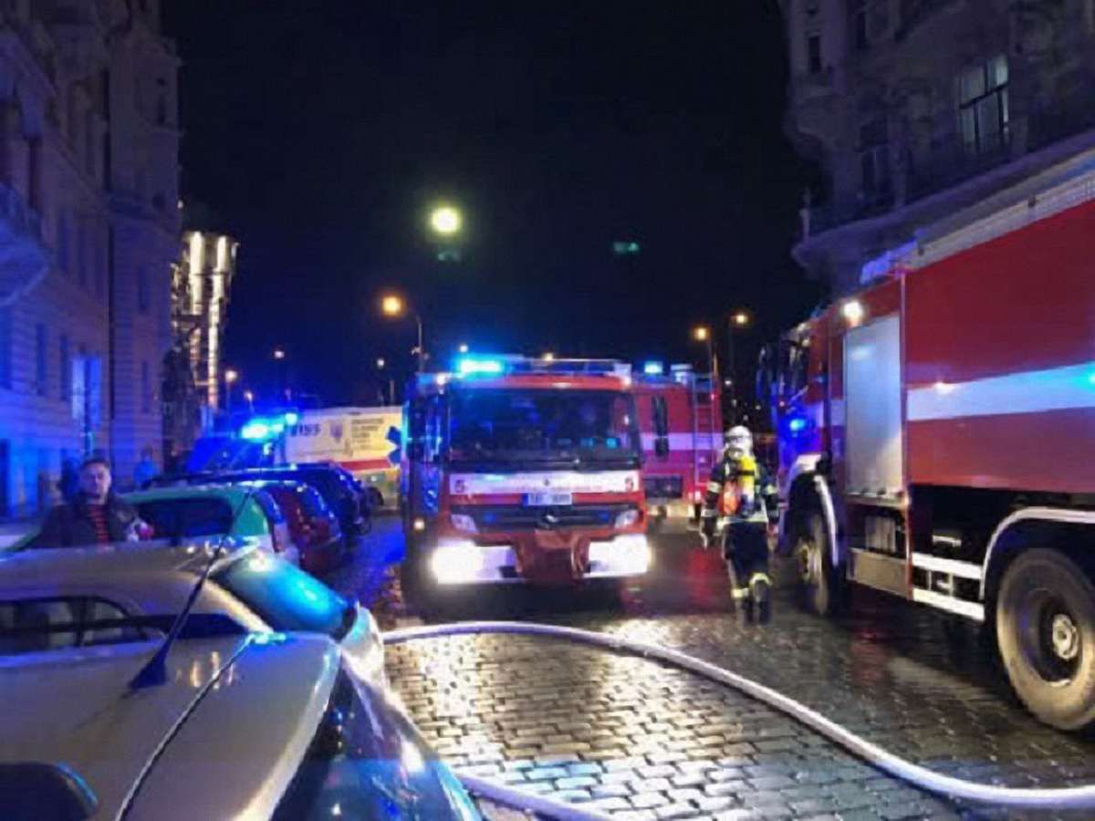 Троє людей загинули і дев'ятеро постраждали внаслідок пожежі у готелі в центрі Праги