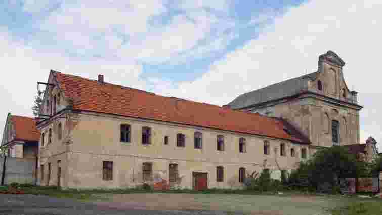 ЄС виділить €880 тис. на відновлення монастиря та костелу у Раві-Руській