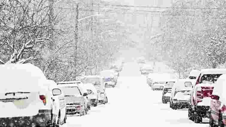 У понеділок cиноптики прогнозують в Україні сніг, ожеледицю та різкі пориви вітру
