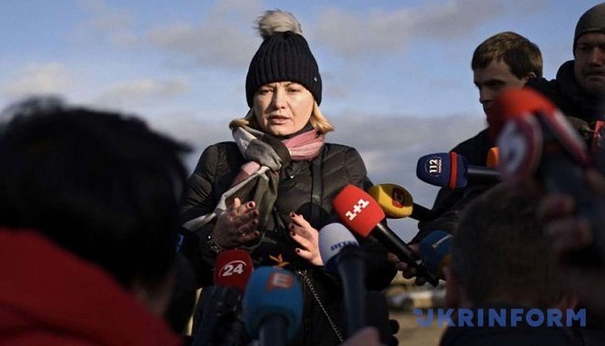 Україна передала бойовикам жінку, яку помилував президент