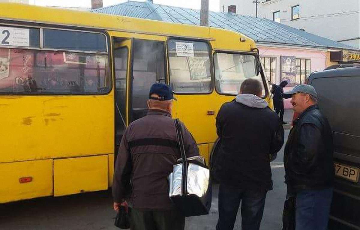 Тернопільська мерія розірвала угоди з усіма приватними пасажирськими перевізниками