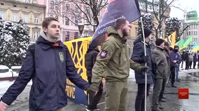 Львів'яни утворили живий ланцюг у центрі міста