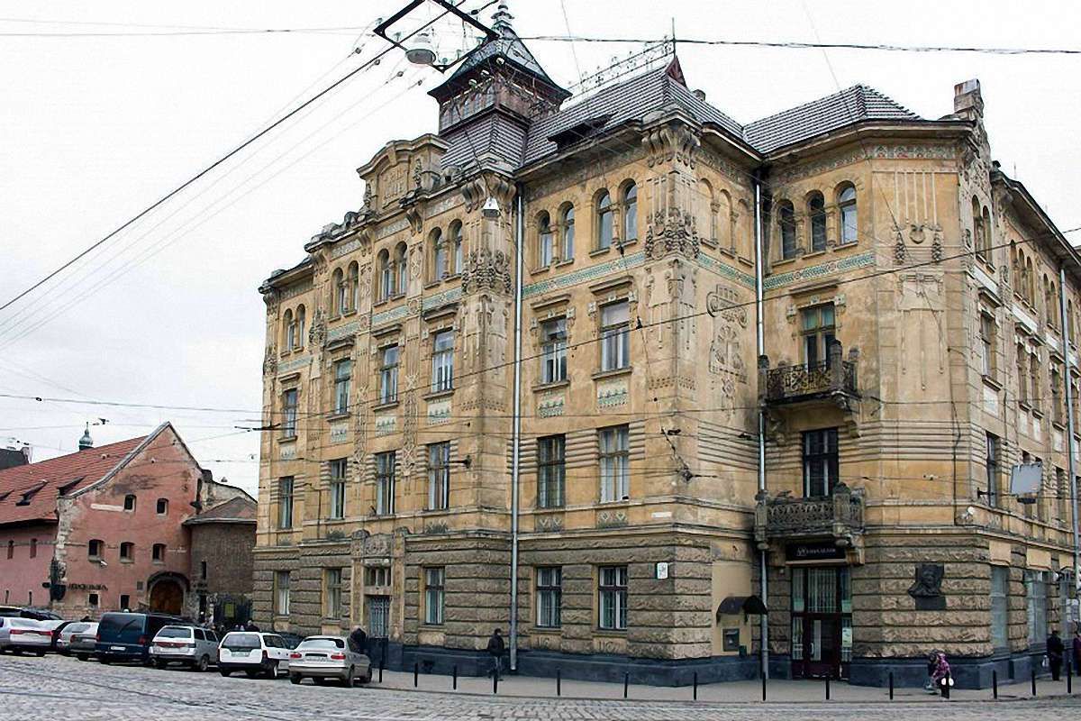 У Львові за ₴2,34 млн відреставрують вікна у пам’ятці сецесійної архітектури