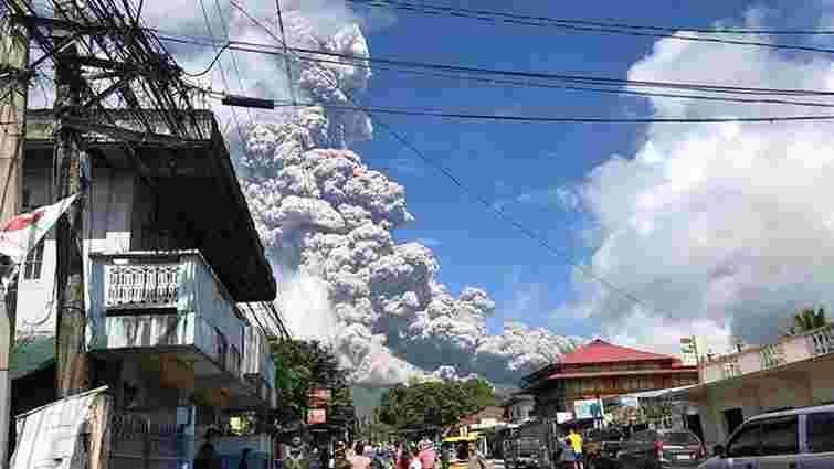 На Філіппінах почалося виверження вулкана Майон