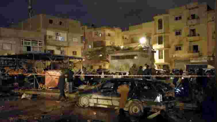 Понад 30 людей загинули внаслідок вибуху двох автомобілів біля мечеті у Лівії