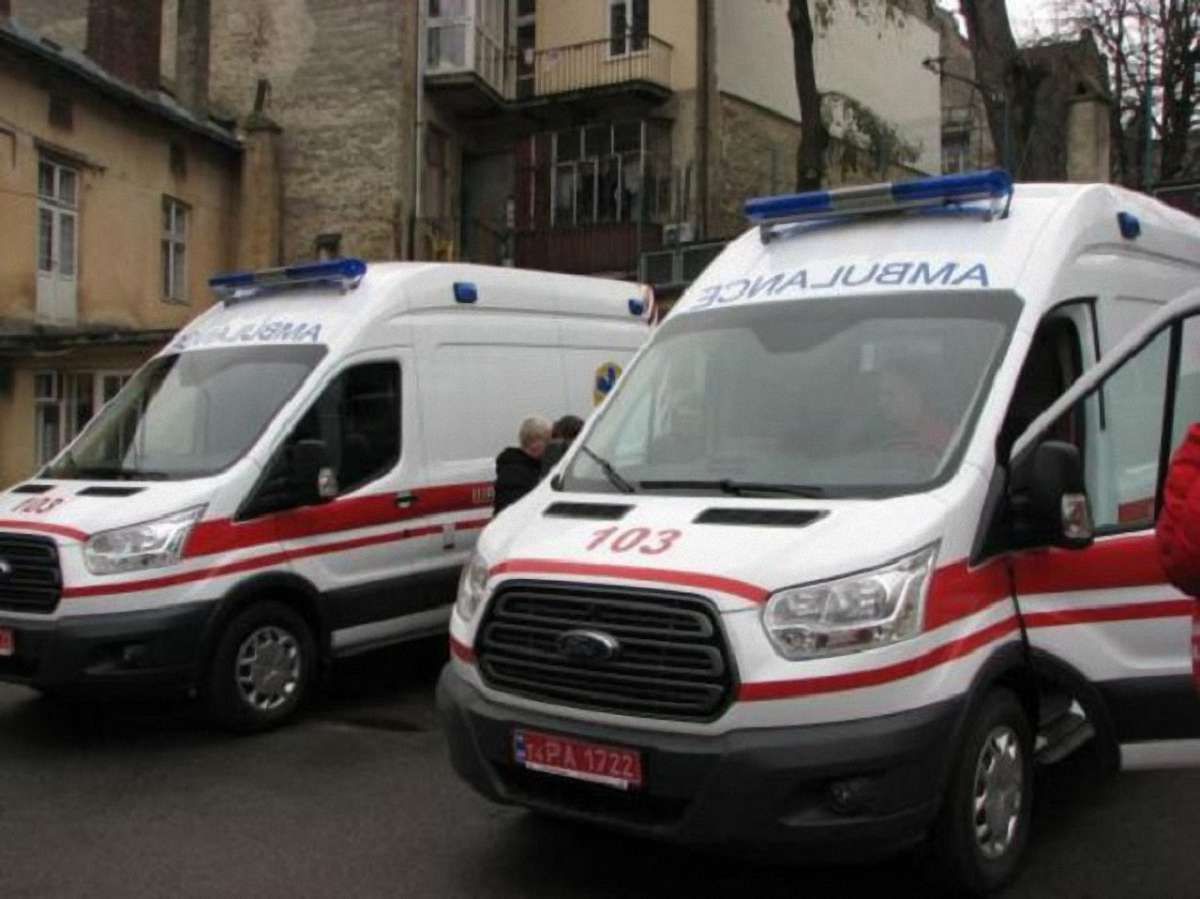 Центри екстреної медичної допомоги Львівщини отримали чотири нові автомобілі