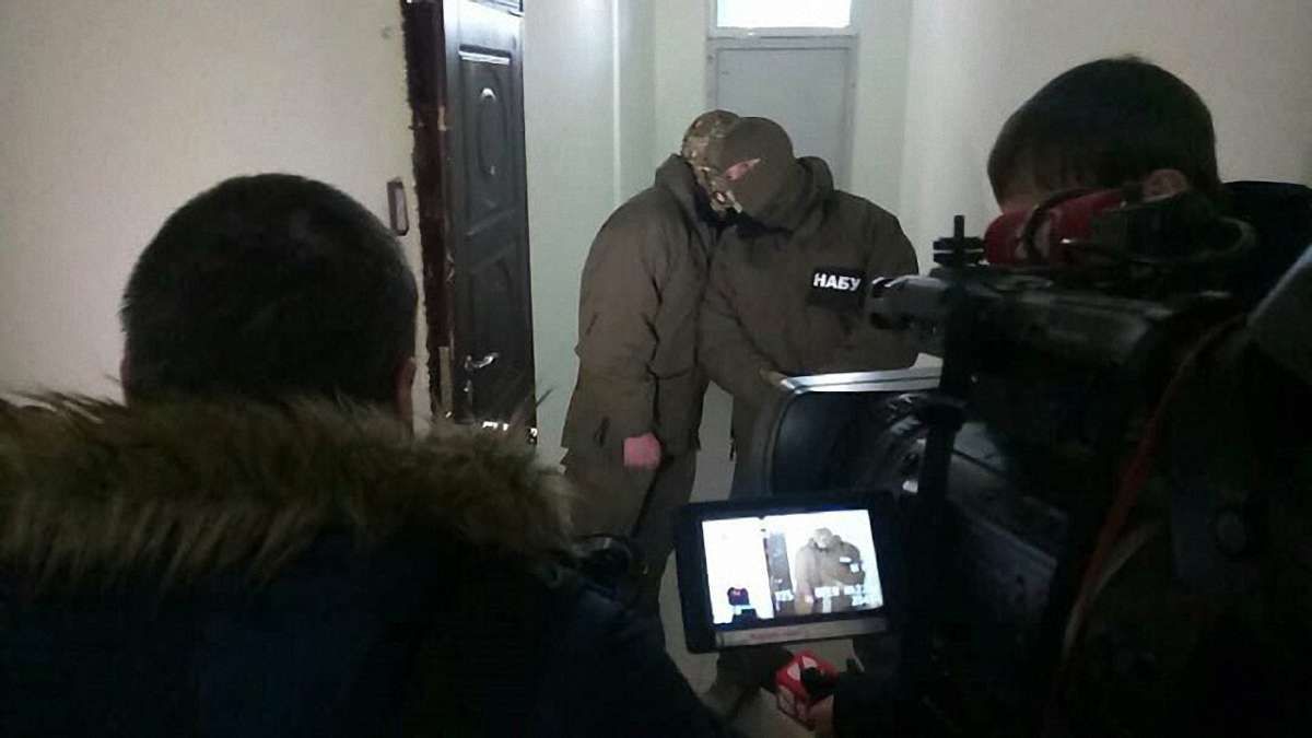Детективи НАБУ обшукали помешкання заступниці голови ДМС через підозру в корупції