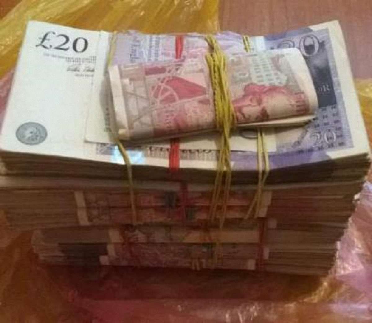 Поляк намагався перевезти через Шегині у холодильнику майже 20 тис. фунтів стерлінгів