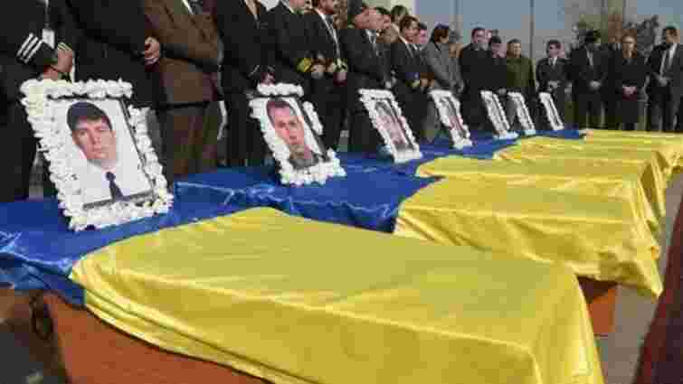 В Україну привезли тіла семи загиблих у теракті в Афганістані
