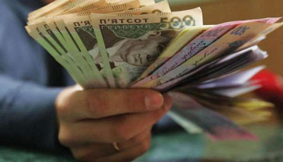 Кабмін заборонив держслужбовцям виписувати надмірні премії