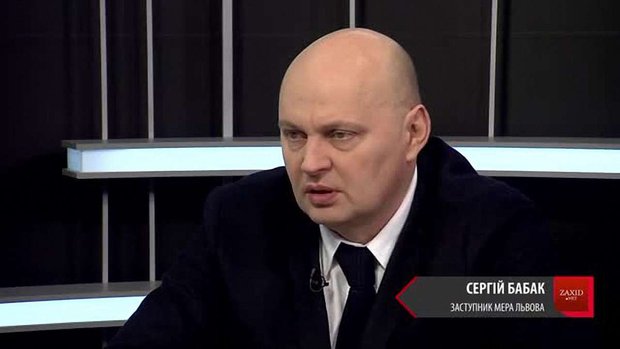 Пенсіонери платять за приватні маршрутки, поліція затримує комунальні автобуси. Що відбувається?