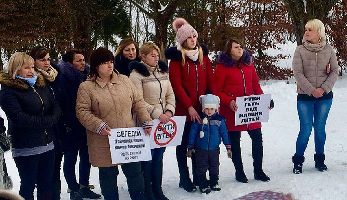 На Закарпатті батьки вимагали звільнити директорку школи через побиття учня