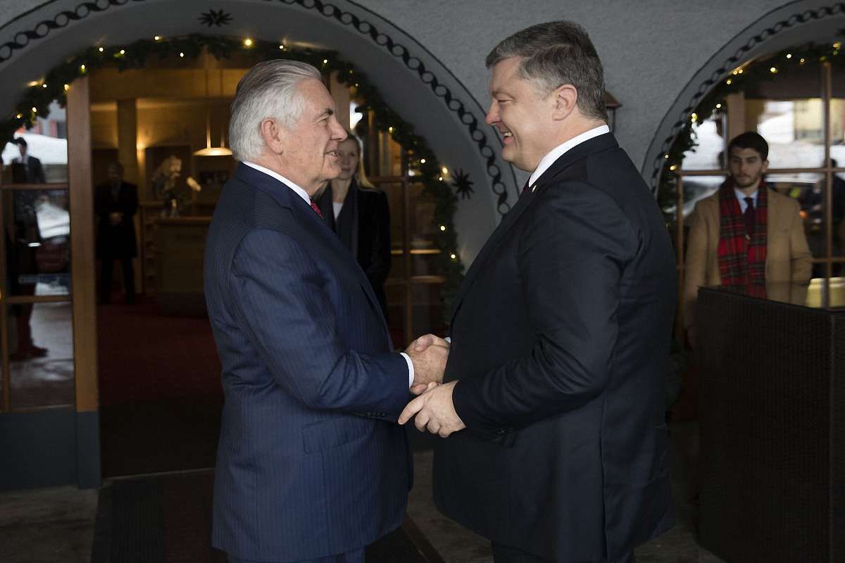 Порошенко обговорив із держсекретарем США питання співпраці General Electric і «Укрзалізниці»