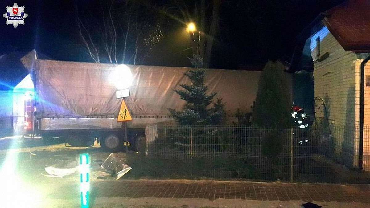 У Польщі українець заснув за кермом вантажівки і в'їхав у житловий будинок
