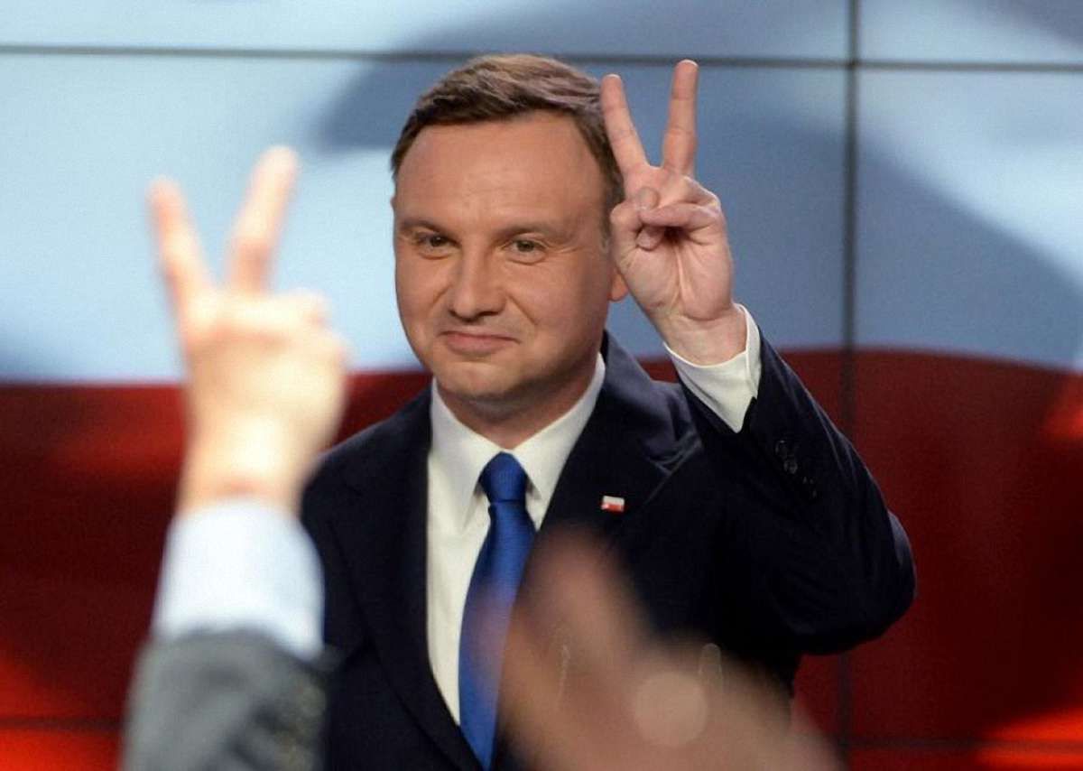 Президент Польщі проаналізує закон, що забороняє «бандерівську ідеологію»