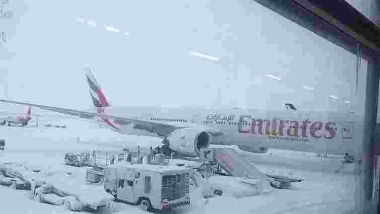 В Ірані через потужні снігопади не працювали аеропорти і  школи