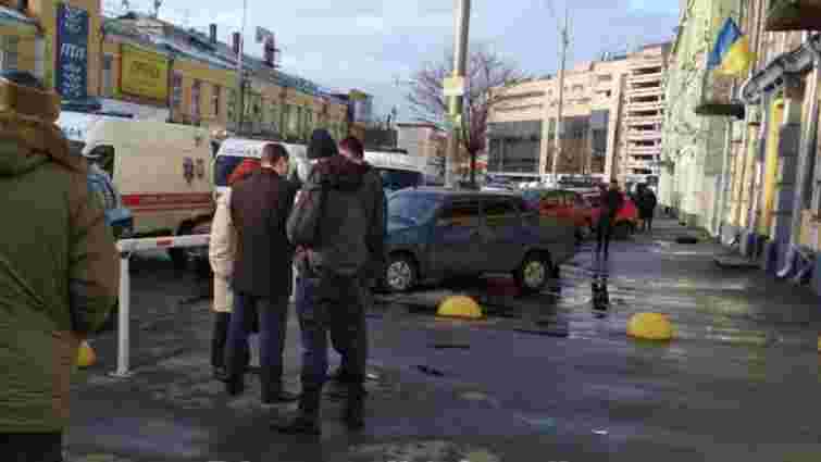 Троє людей отримали поранення внаслідок стрілянини біля Святошинського суду в Києві
