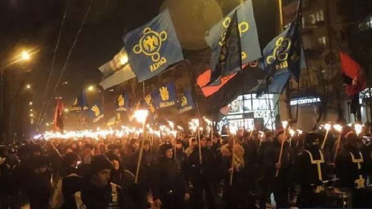 У Києві пройшла смолоскипна хода на честь Героїв Крут