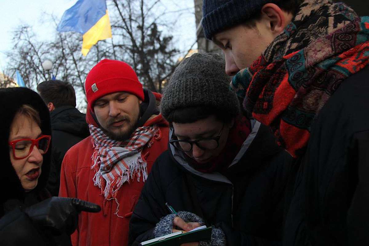 НАЗК вважає тиском пікети на підтримку голови Держкіно