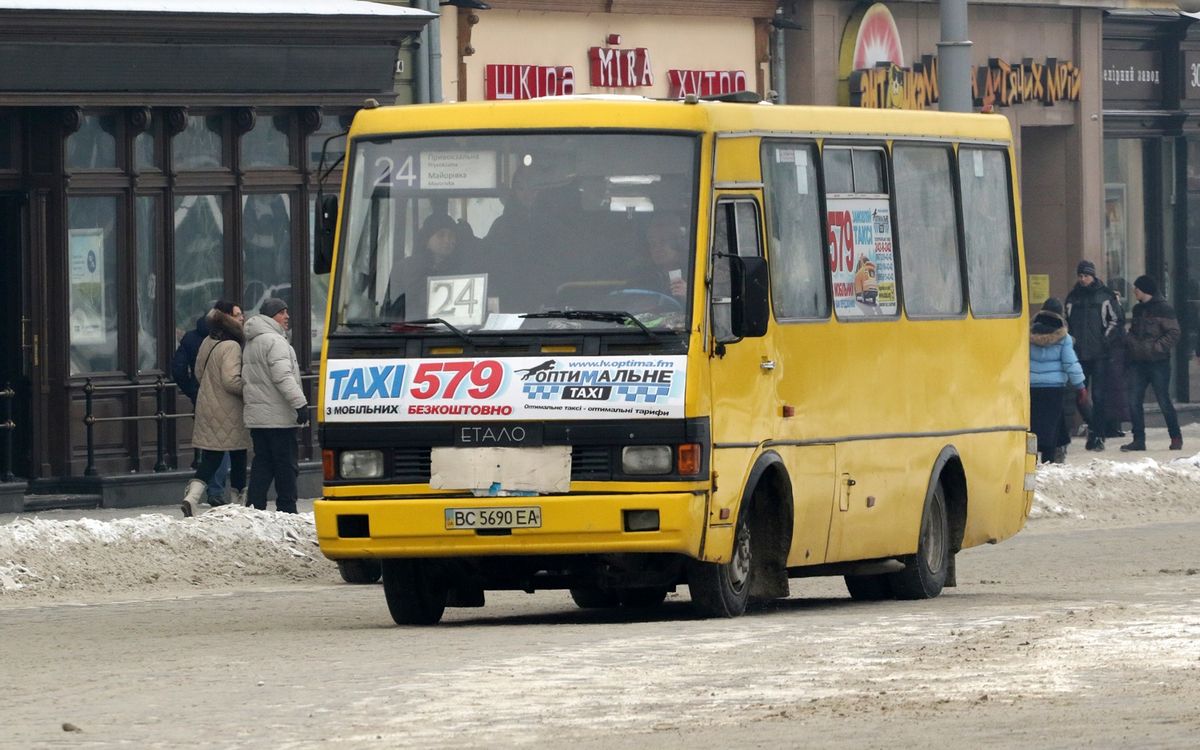 Заступник мера Львова заявив, що відмовитись від маршруток за два роки неможливо