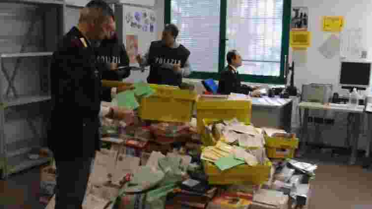 В Італії заарештували поштаря за приховування 570 кг листів