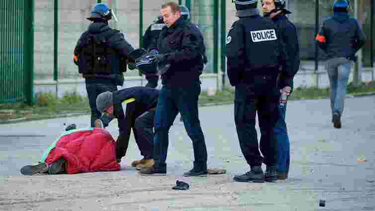 У французькому Кале сталися масові зіткнення мігрантів, є постраждалі