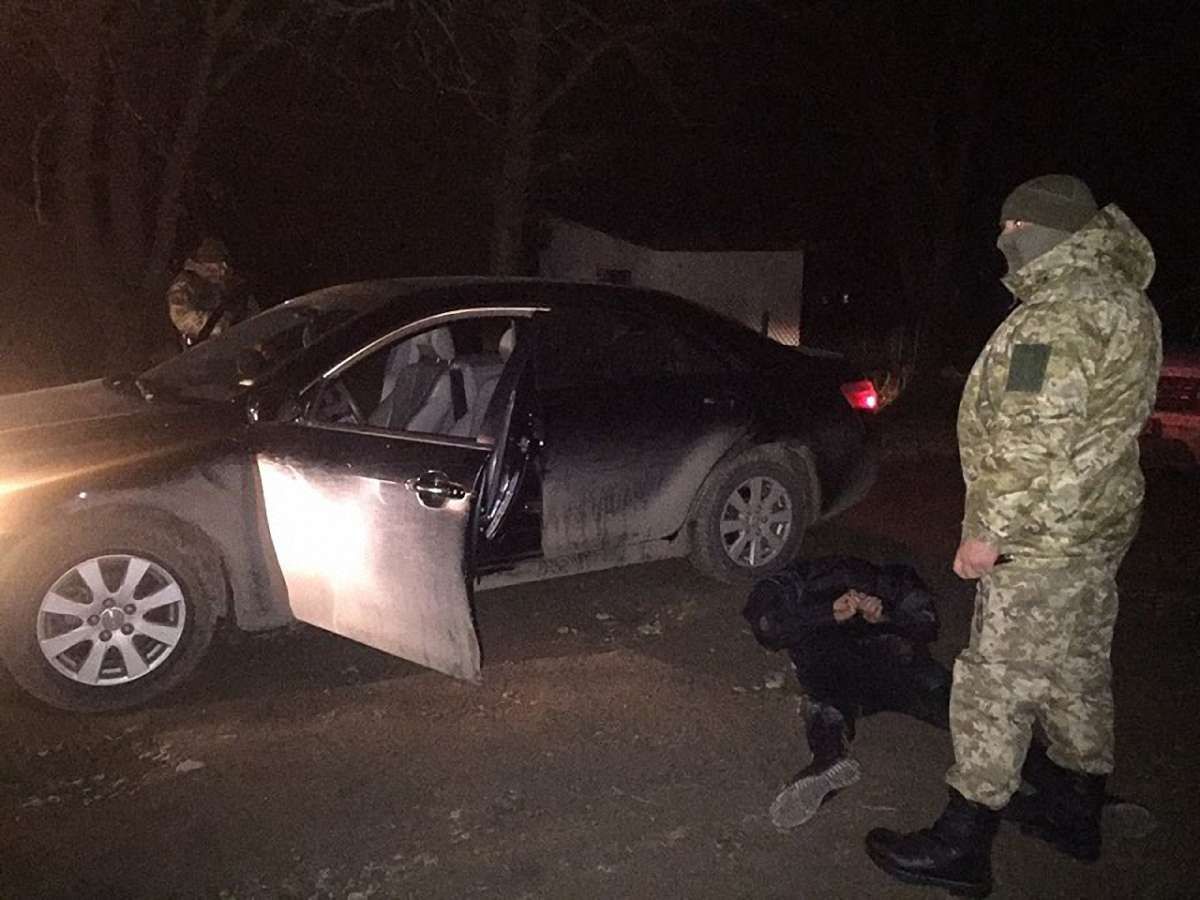 На кордоні з Польщею правоохоронці затримали двох нелегалів із Туреччини 
