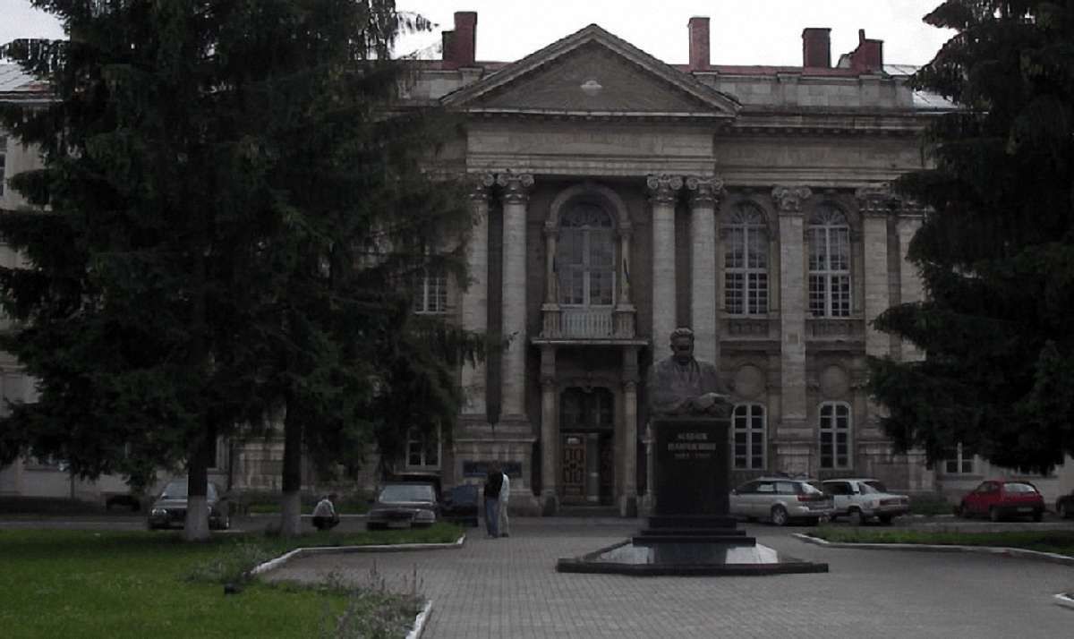 Нацполіція провела обшуки в офісі головного лікаря Львівської обласної клінічної лікарні