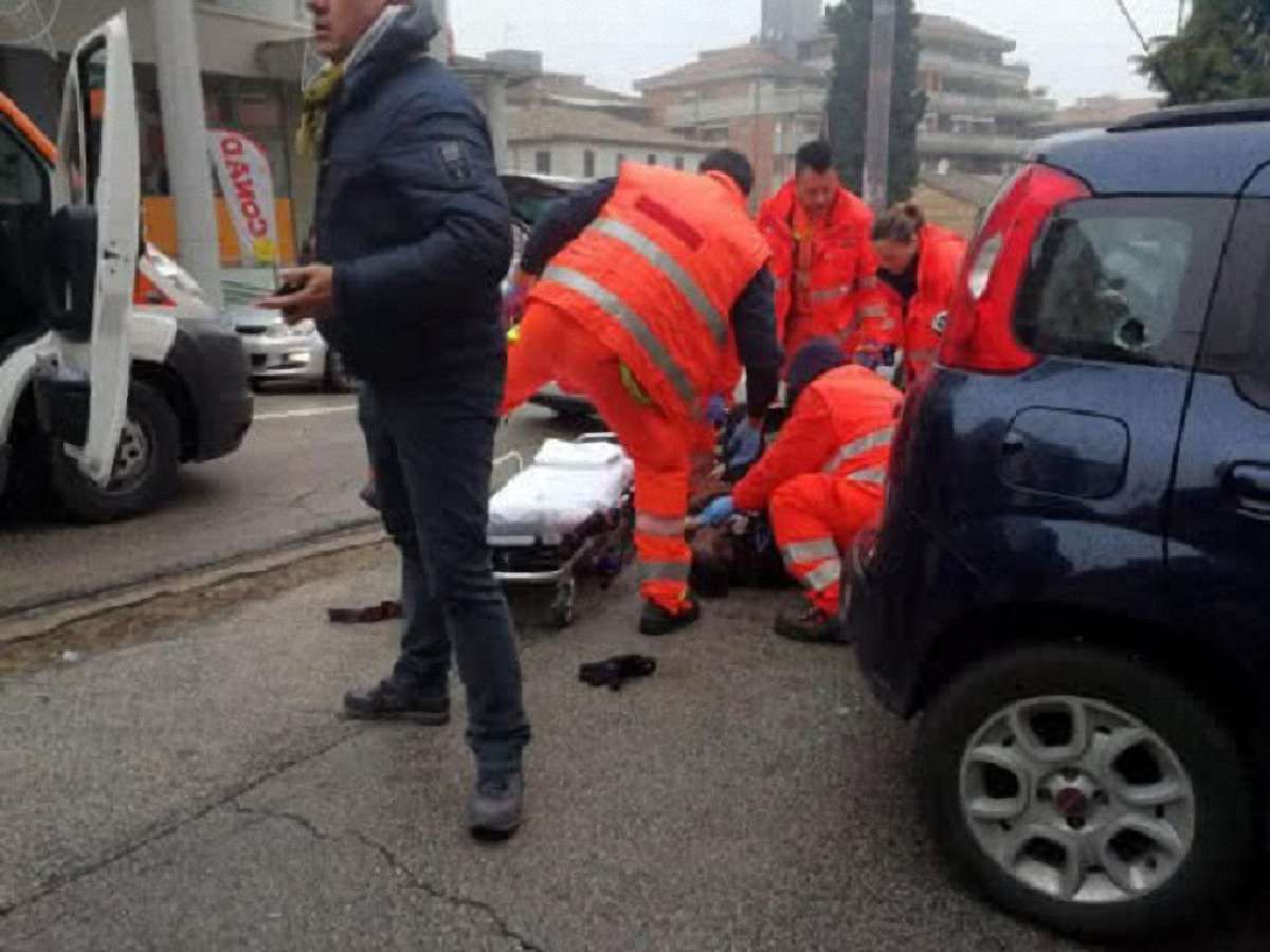 В Італії неонацист відкрив вогонь з пістолета по перехожих