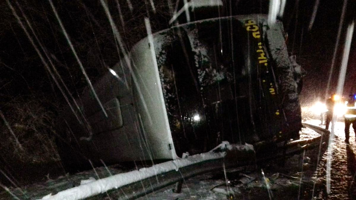 На Львівщині перекинувся автобус із аматорською футбольною командою