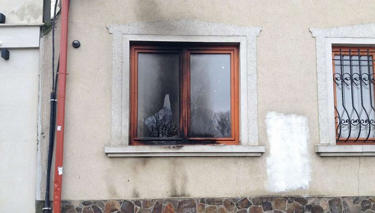 В Ужгороді невідомі намагалися підпалити приміщення спілки угорців