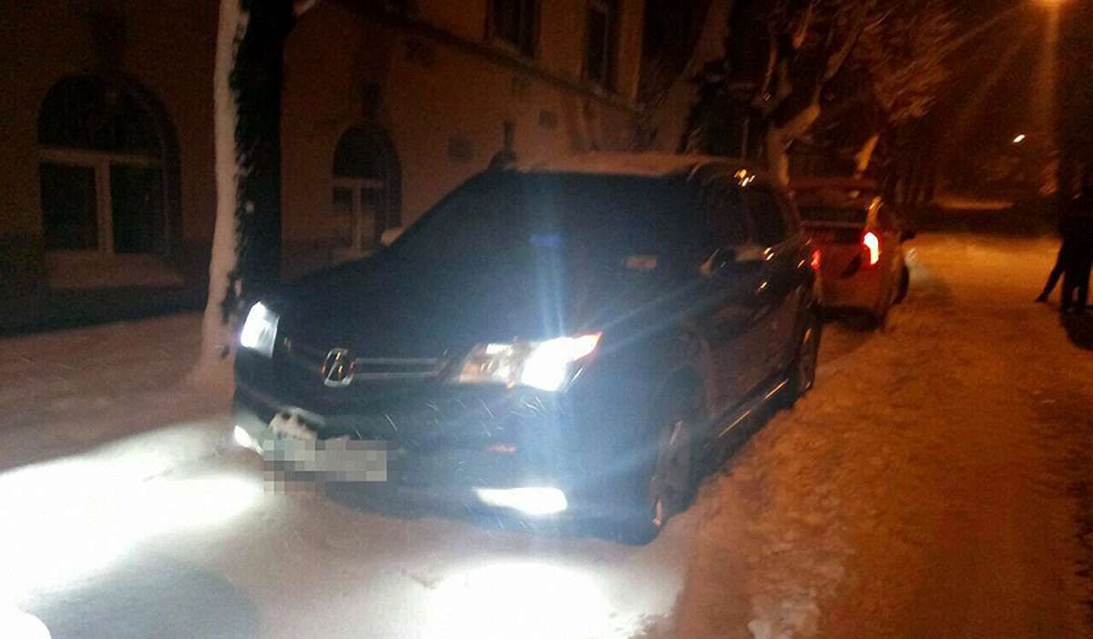 Поліція затримала у Львові чоловіка, який обстріляв перехожого зі свого автомобіля
