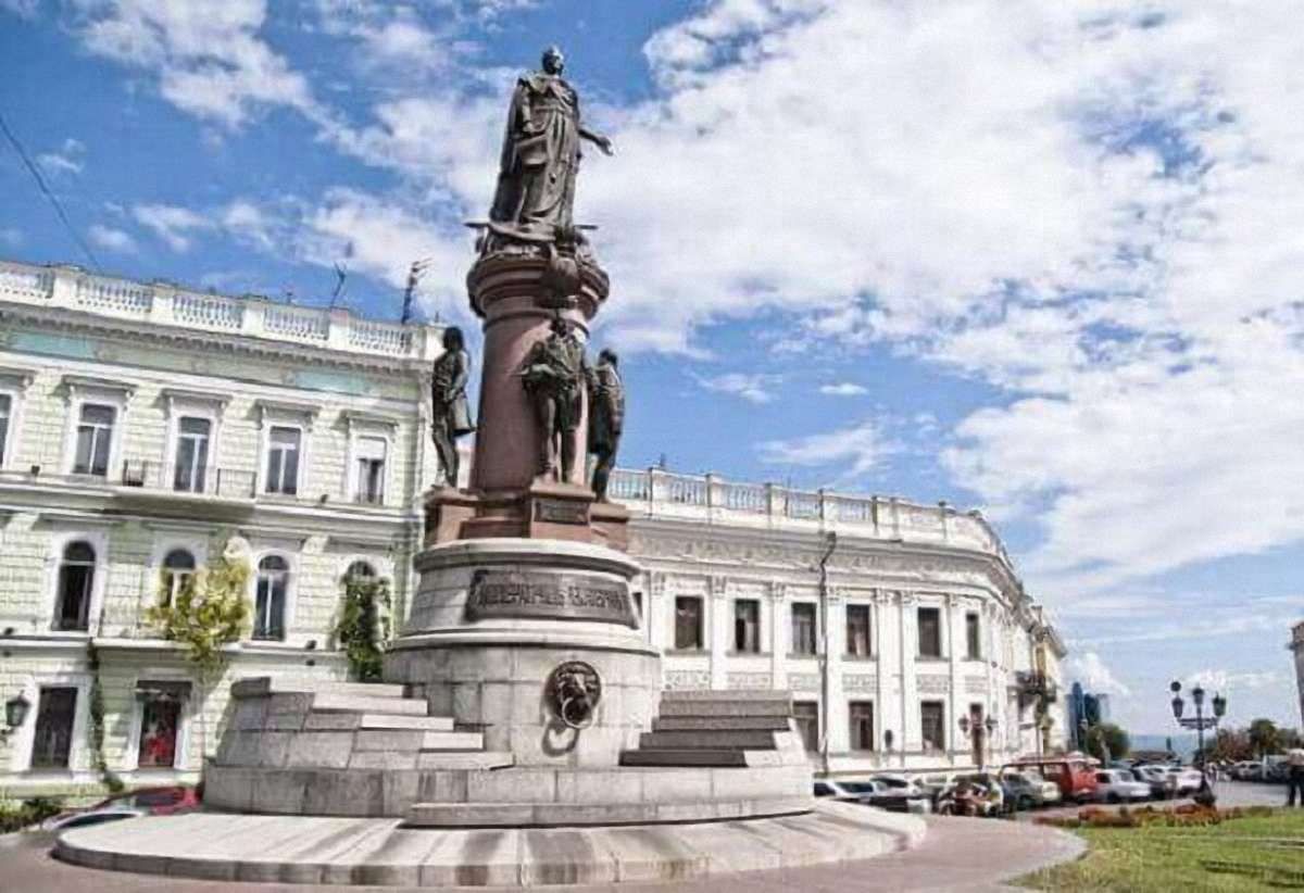 Суд не дозволив демонтувати пам'ятник Катерині II в центрі Одеси